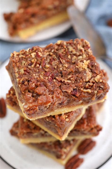 How much fat is in pecan chocolate squares - calories, carbs, nutrition