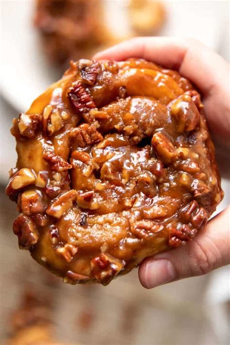 How much fat is in pecan cupcake sticky bun - calories, carbs, nutrition