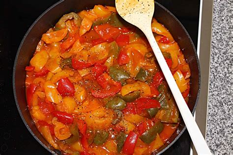 How much fat is in peperonata - calories, carbs, nutrition