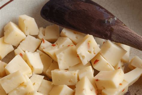 How much fat is in pepperjack cheese - calories, carbs, nutrition