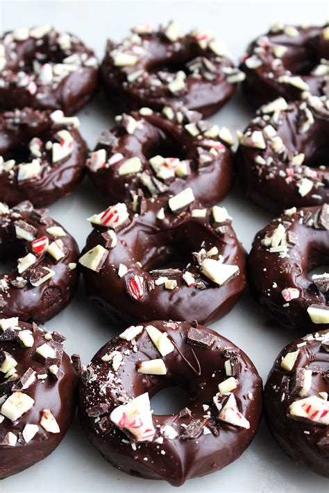 How much fat is in peppermint bark donut - calories, carbs, nutrition