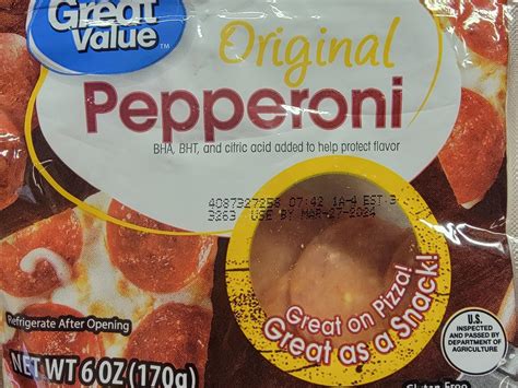 How much fat is in pepperoni - calories, carbs, nutrition