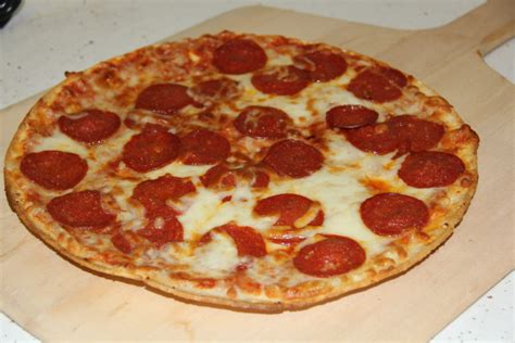 How much fat is in pepperoni and mozzarella cheese pizza (106089.19) - calories, carbs, nutrition