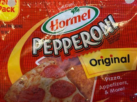 How much fat is in pepperoni delite - calories, carbs, nutrition