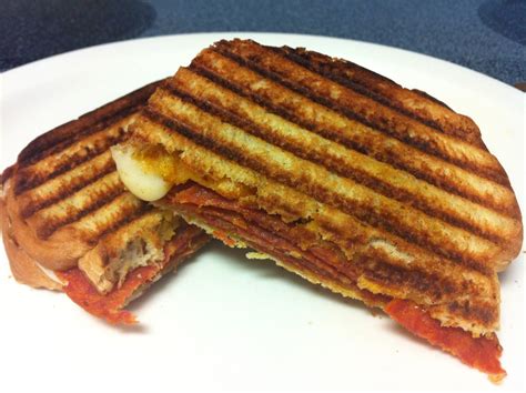 How much fat is in pepperoni panini - calories, carbs, nutrition