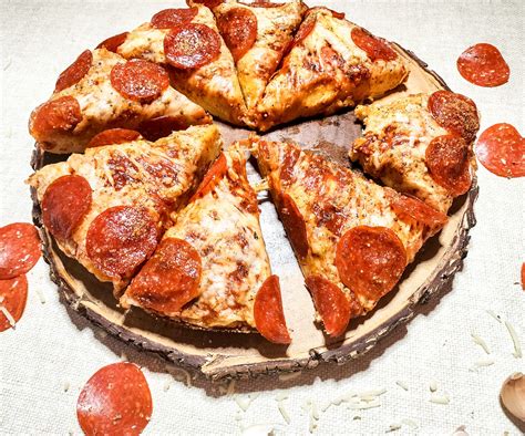 How much fat is in pepperoni pizza - 7 inch - calories, carbs, nutrition