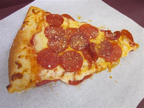 How much fat is in pepperoni pizza - cut 6 - calories, carbs, nutrition