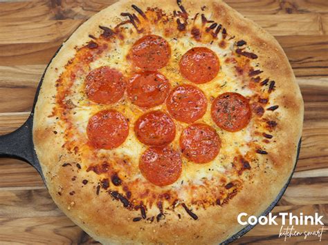 How much fat is in pepperoni stuffed pizza (16113.16) - calories, carbs, nutrition