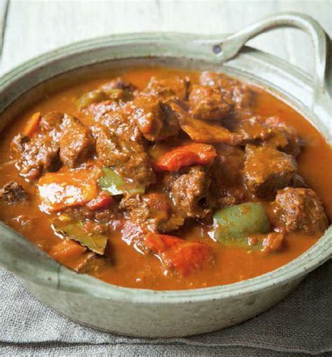 How much fat is in personal european beef goulash casserole - calories, carbs, nutrition