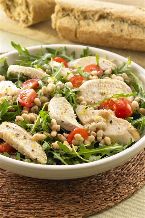 How much fat is in pesto chicken and white bean salad - calories, carbs, nutrition