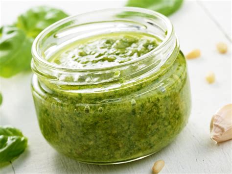 How much fat is in pesto sauce - calories, carbs, nutrition