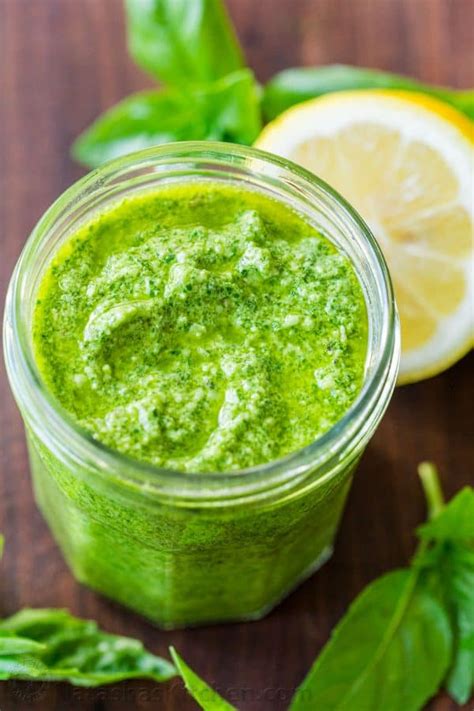 How much fat is in pesto sauce, sweet basil - calories, carbs, nutrition