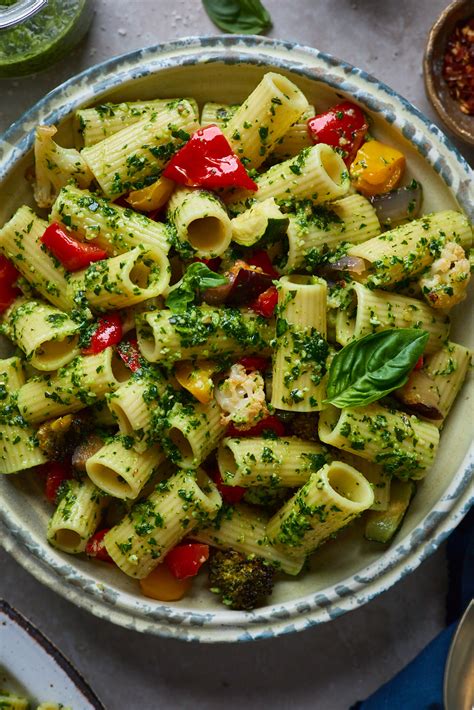 How much fat is in pesto sauce, with roasted garlic - calories, carbs, nutrition