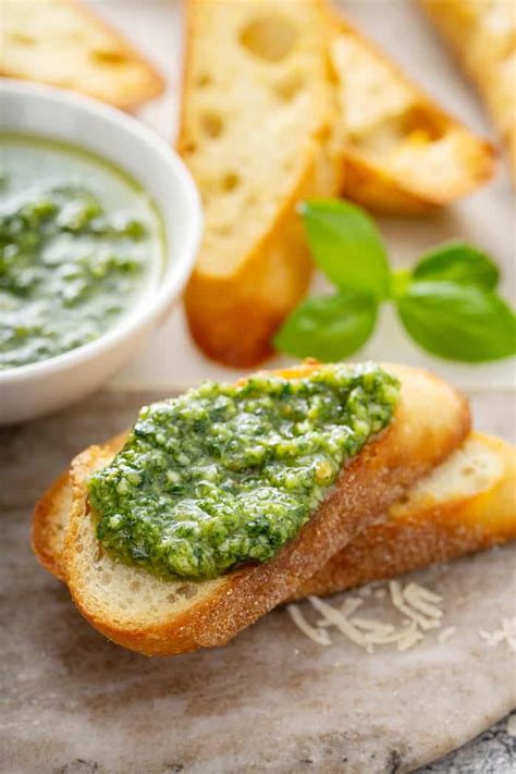 How much fat is in pesto spread - calories, carbs, nutrition