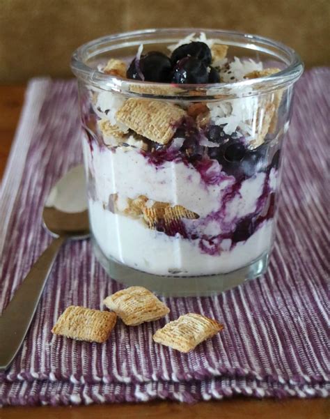 How much fat is in petite blueberry parfait - calories, carbs, nutrition