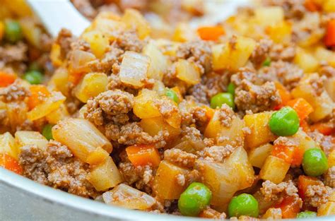 How much fat is in picadillo casserette - calories, carbs, nutrition