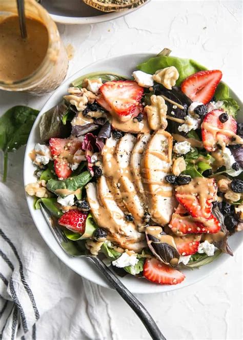 How much fat is in pickeled strawberry fennel salad with grilled chicken - calories, carbs, nutrition