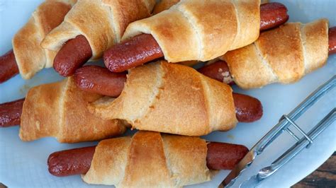 How much fat is in pigs in a blanket - calories, carbs, nutrition