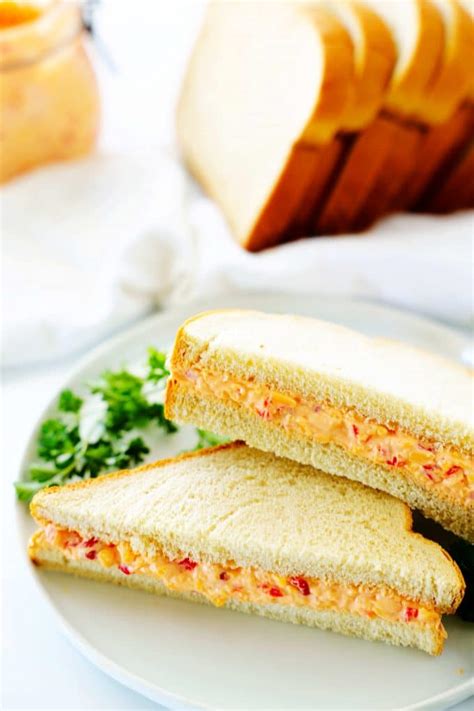 How much fat is in pimento cheese on white bread with sliced apples - calories, carbs, nutrition