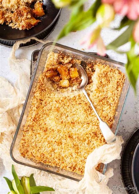 How much fat is in pineapple crumble - calories, carbs, nutrition