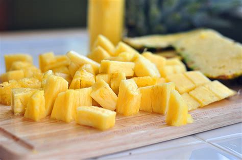 How much fat is in pineapple golden diced 1