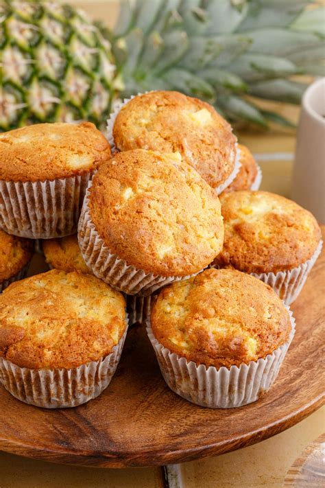 How much fat is in pineapple muffins - calories, carbs, nutrition