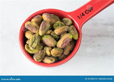 How much fat is in pistachios shelled 1/4 cup - calories, carbs, nutrition