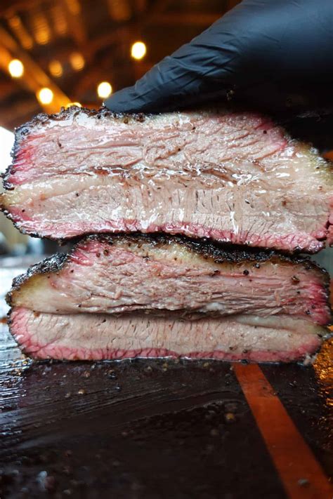 How much fat is in pit smoked beef brisket - calories, carbs, nutrition