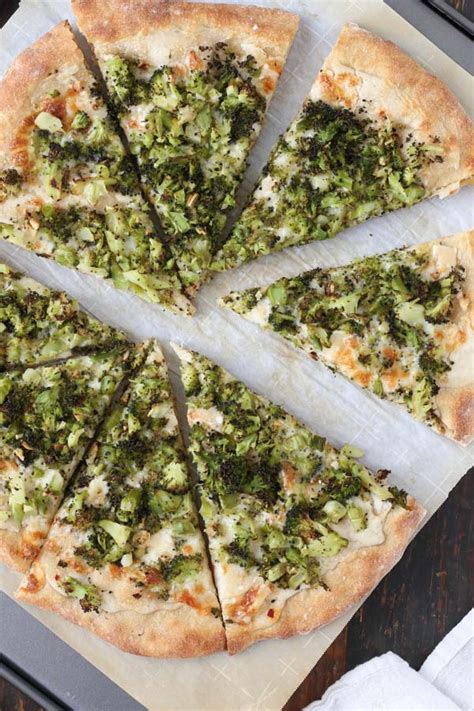 How much fat is in pizza, broccoli white sauce (bostwick) - calories, carbs, nutrition