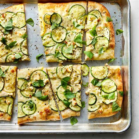 How much fat is in pizza, zucchini, olive oil, pepper flake - calories, carbs, nutrition