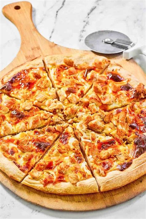 How much fat is in pizza buffalo chicken - calories, carbs, nutrition