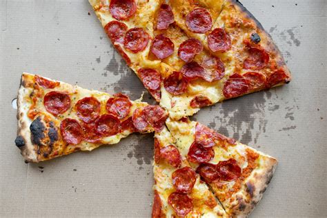 How much fat is in pizza maker - calories, carbs, nutrition