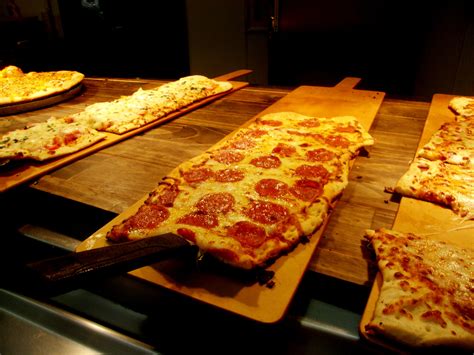 How much fat is in pizza snowshoe cheese cut 8 - calories, carbs, nutrition