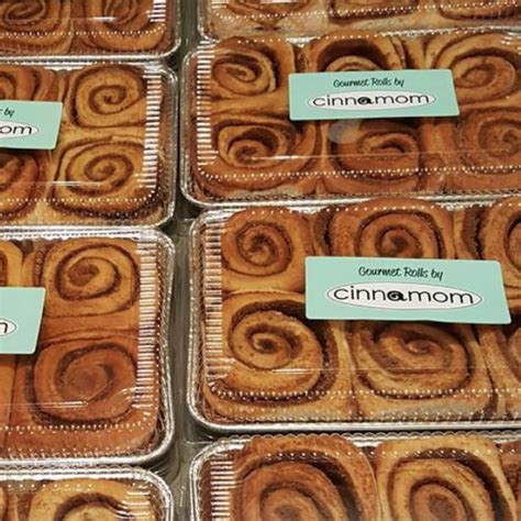 How much fat is in plain cinnamon rolls - calories, carbs, nutrition