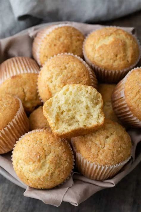 How much fat is in plain muffins - calories, carbs, nutrition