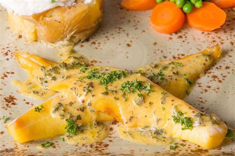 How much fat is in poached haddock in a cream sauce - calories, carbs, nutrition