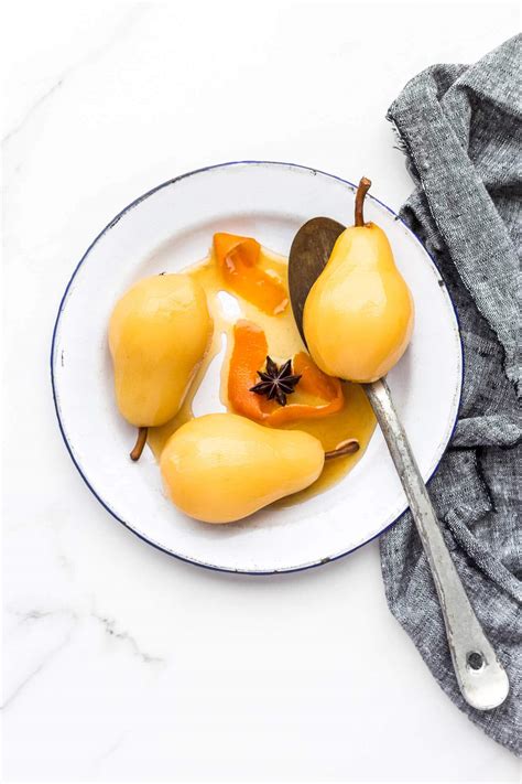 How much fat is in poached pears - calories, carbs, nutrition