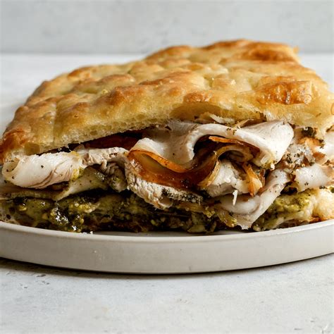 How much fat is in porchetta pesto pizzetta - calories, carbs, nutrition