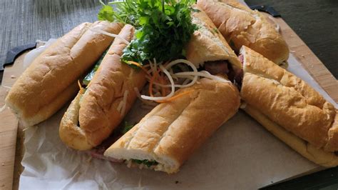 How much fat is in pork bahn mi (89535.0) - calories, carbs, nutrition