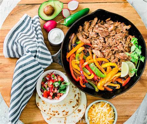 How much fat is in pork carnitas fajitas - calories, carbs, nutrition