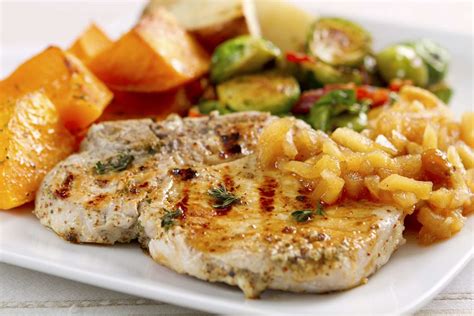 How much fat is in pork chops with apples, sweet potatoes green beans - calories, carbs, nutrition