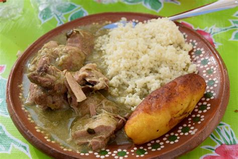 How much fat is in pork in mole verde - calories, carbs, nutrition