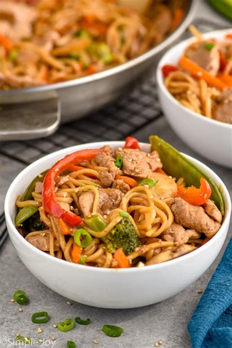 How much fat is in pork lo mein - calories, carbs, nutrition