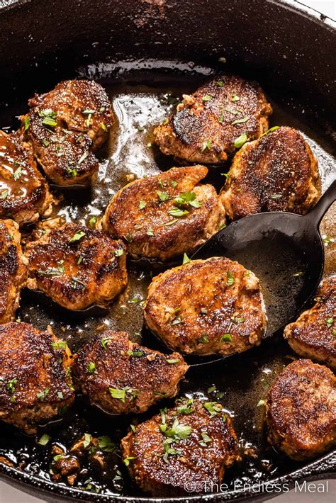 How much fat is in pork medallions w/peppered apple & onion - calories, carbs, nutrition