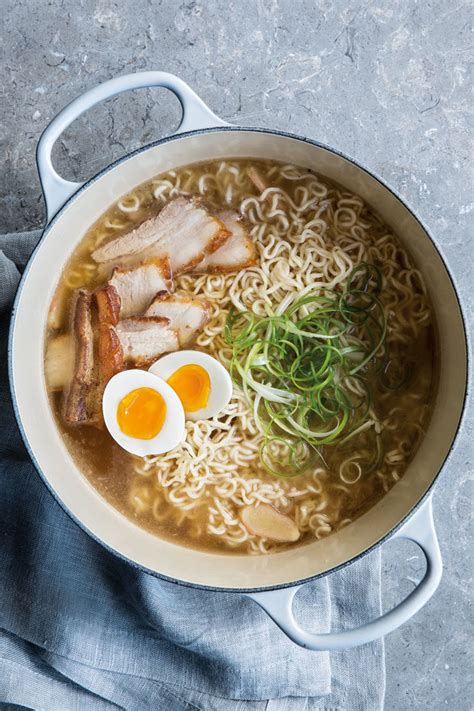 How much fat is in pork ramen soup broth - calories, carbs, nutrition