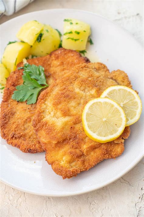 How much fat is in pork schnitzel - calories, carbs, nutrition
