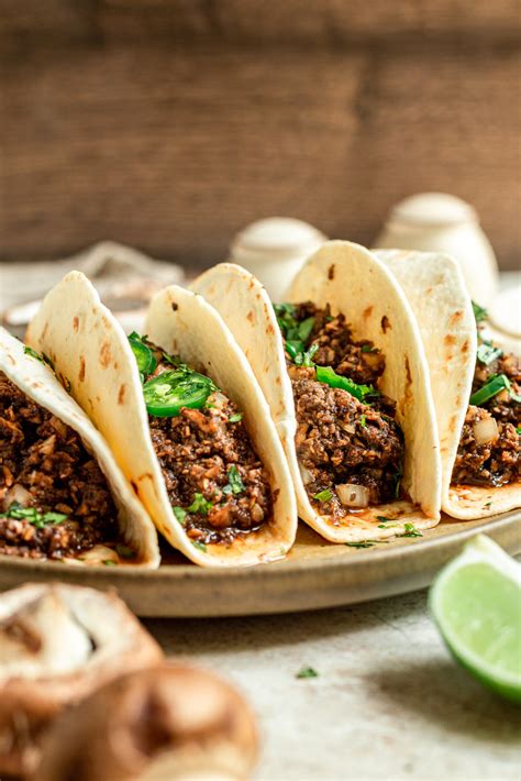 How much fat is in pork tacos with wild mushrooms - calories, carbs, nutrition