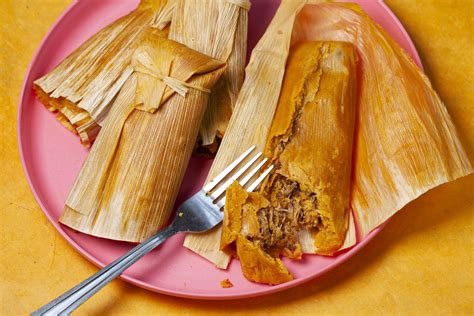 How much fat is in pork tamales - calories, carbs, nutrition