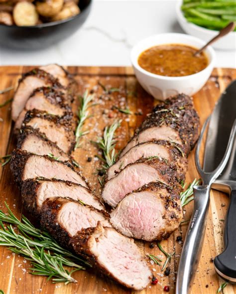 How much fat is in pork tenderloin with peach mustard - calories, carbs, nutrition