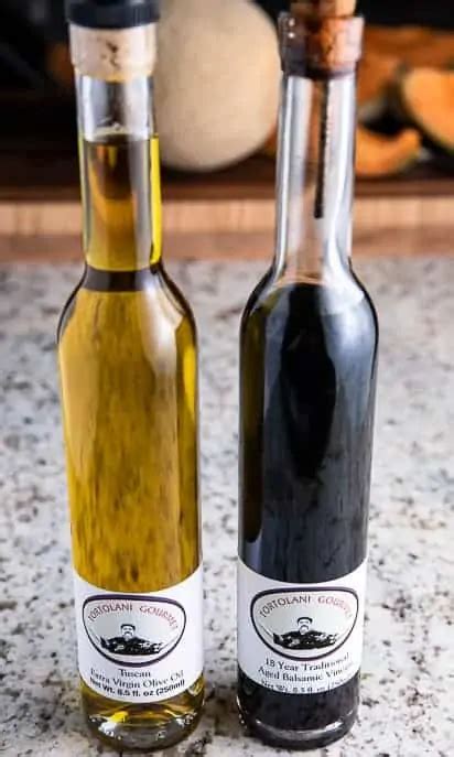 How much fat is in port wine vinaigrette - calories, carbs, nutrition